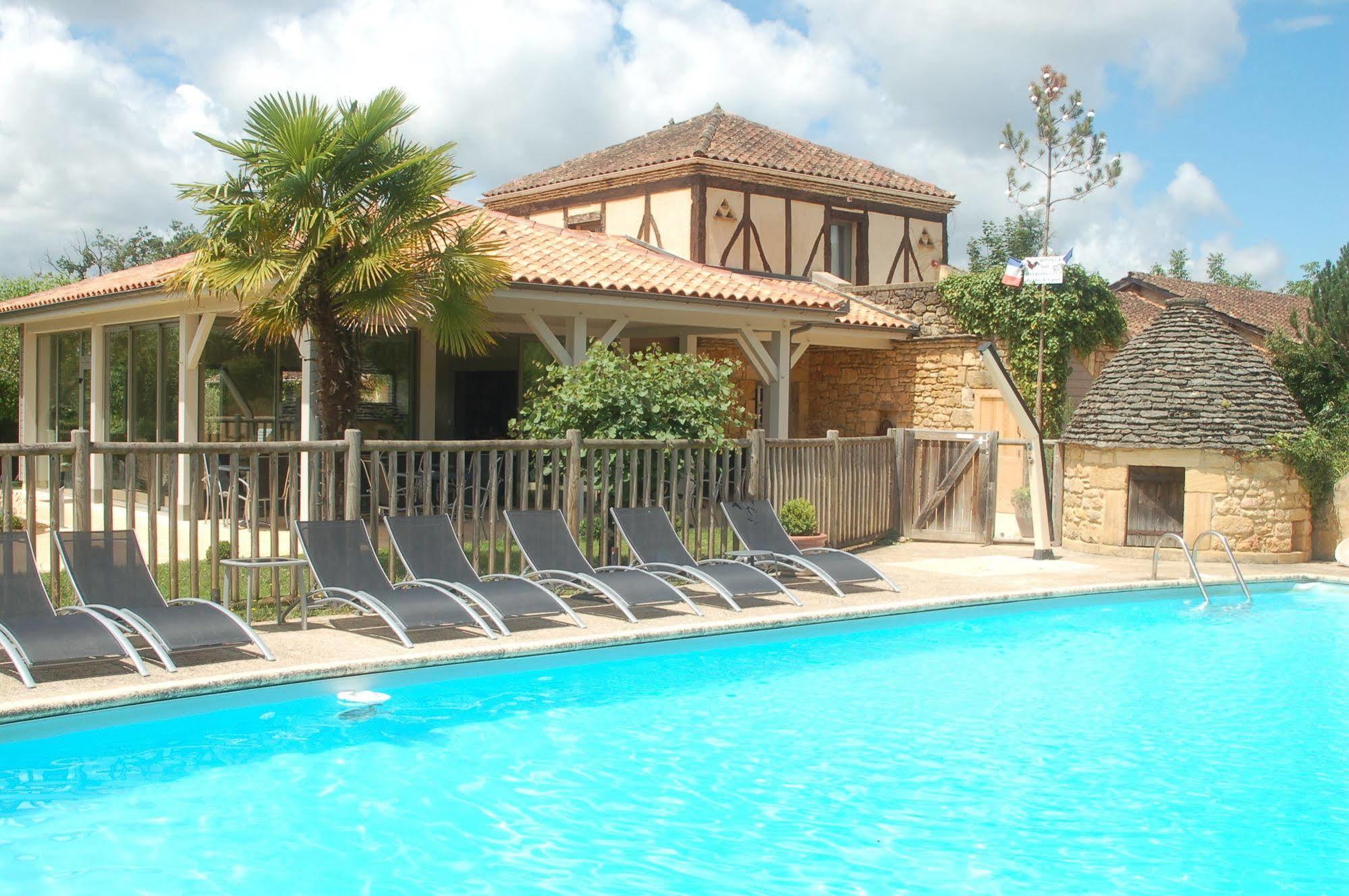 Hotel Le Mas De Castel - Piscine Chauffee Сарла-ла-Канеда Экстерьер фото